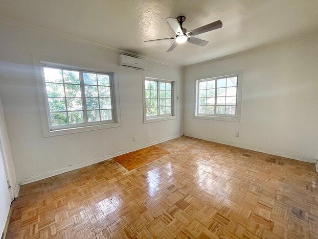 LIVINGROOM - Lincoln Road Apartments