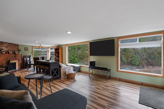 Building Photo - 11582 Washougal River Rd Unit ID1389241P