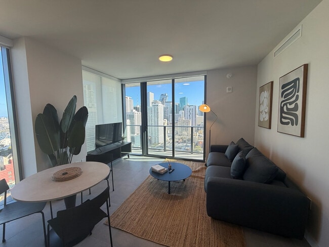 Photo - 121 NE 5th St Unit SI FL32-ID1470137P