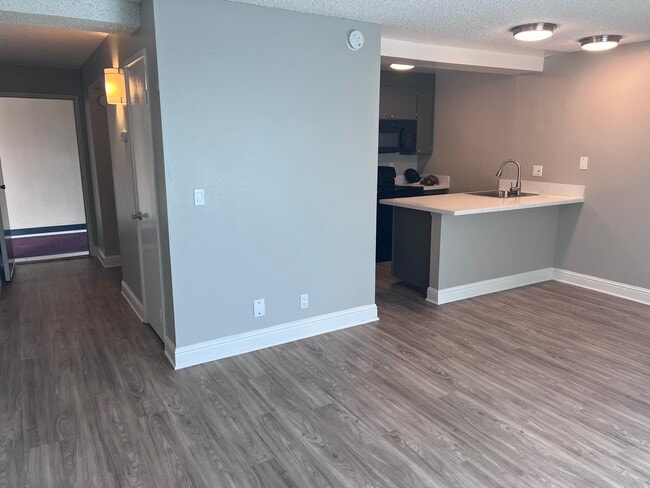 Photo - The Elms Apartments