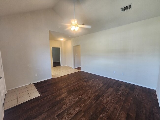 Photo - 106 Collett Ct