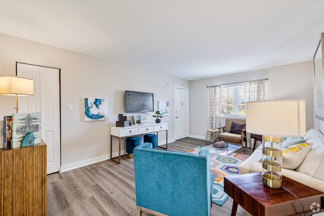 Living Room - Cambridge Apartments