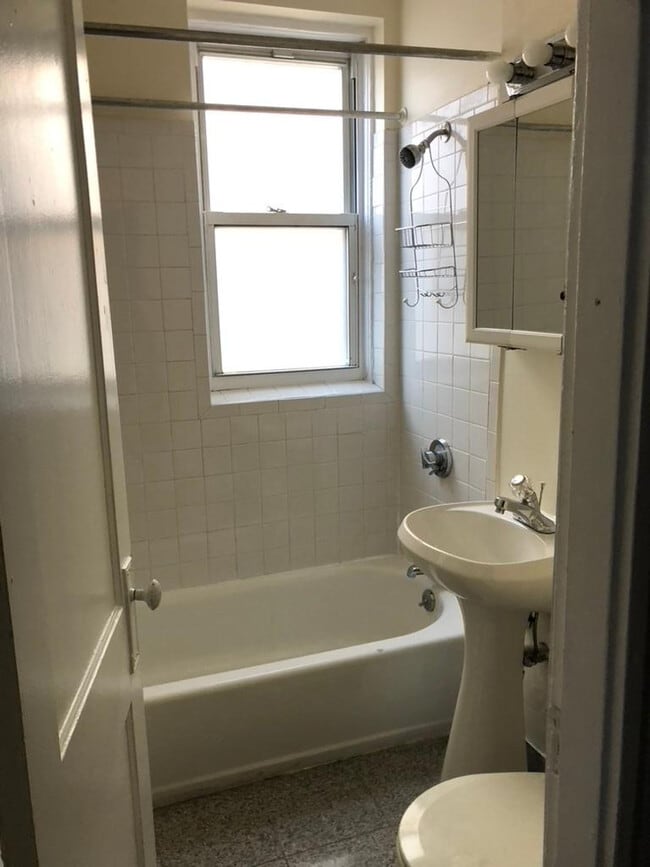 Photo - 109 Strathmore Rd Unit GO ID1355146P