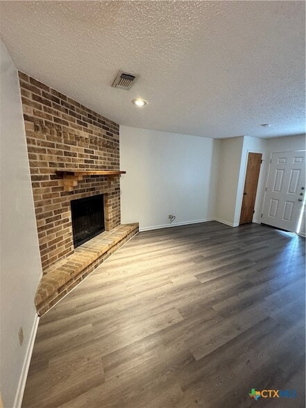 Photo - 203 Versailles St