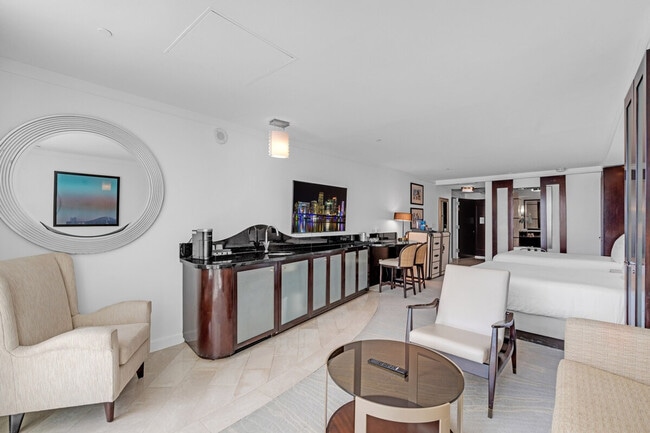 Building Photo - 4441 Collins Ave Unit SI FL7-ID1540544P