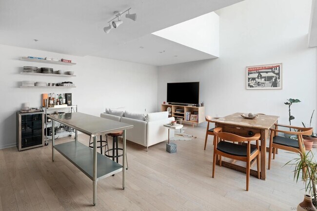 Photo - 1944 State St Unit 8