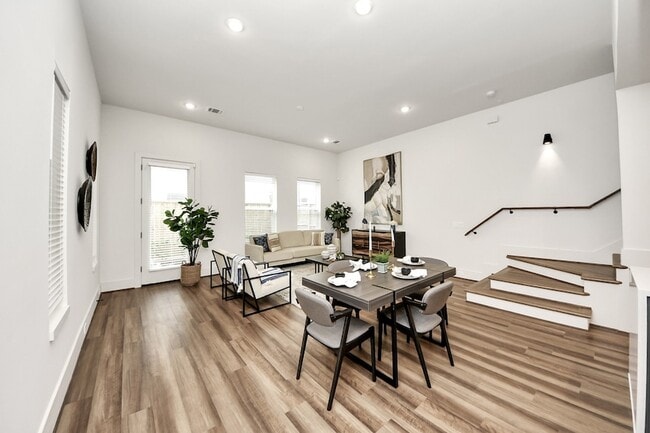 Photo - 879 Rachel St