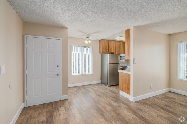 1BR, 1BA - 560SF w/ Brown Cabinets - Dining Room - Hazel Wood Apartments