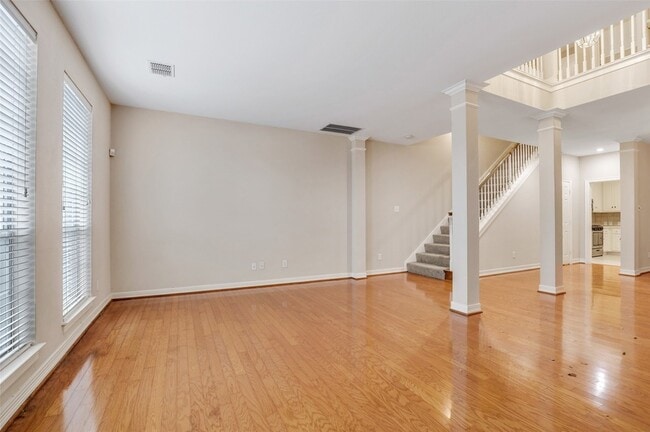 Photo - 1007 W Bluff St