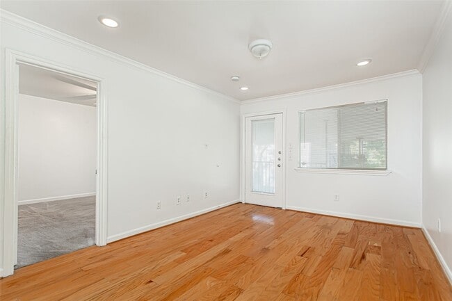 Photo - 4931 Junius St Unit 5