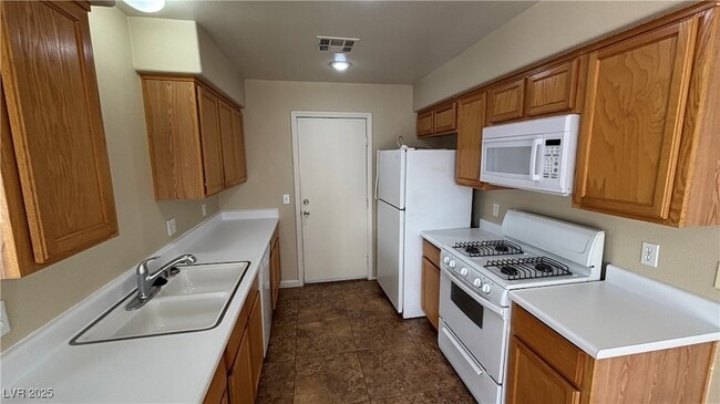 Photo - 709 Spotted Eagle St