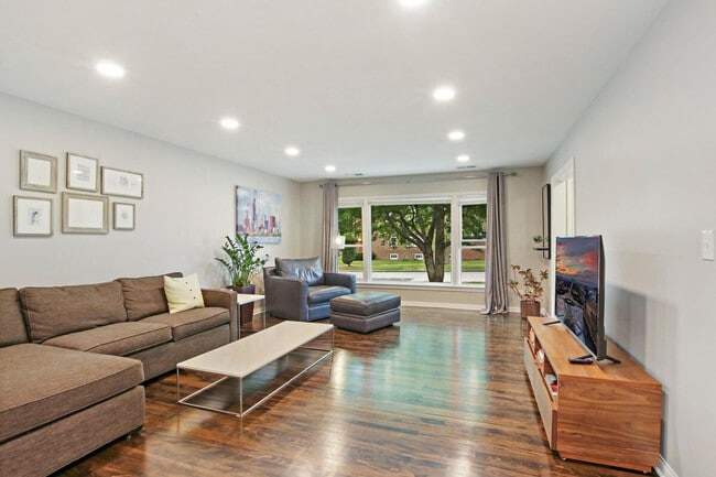 Building Photo - 1532 North Ave Unit ID1265540P