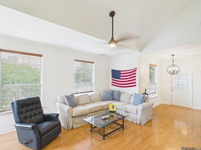 Photo - 4441 Burbank Dr Unit 601