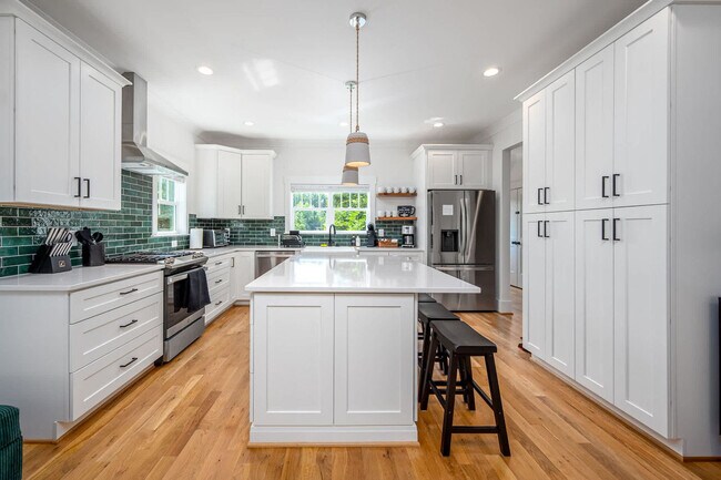 Photo - 2019 James St Unit ID1300730P