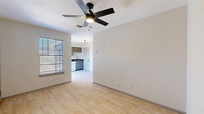 Photo - 725 Peppertree Dr Unit 26