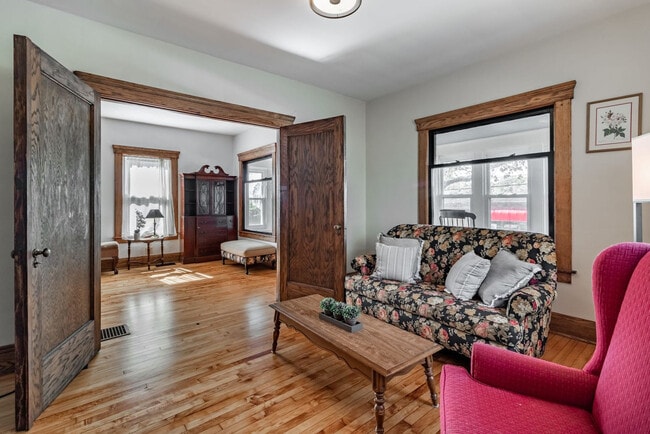 Building Photo - 341 N Water St Unit SI ID1593935P
