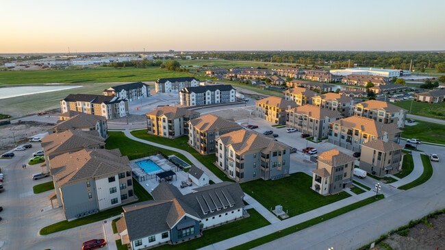 Building Photo - Legacy 34