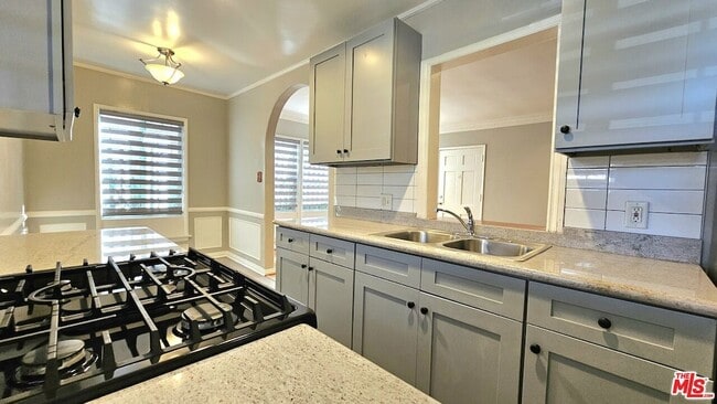 Building Photo - 1022 S Norton Ave Unit A