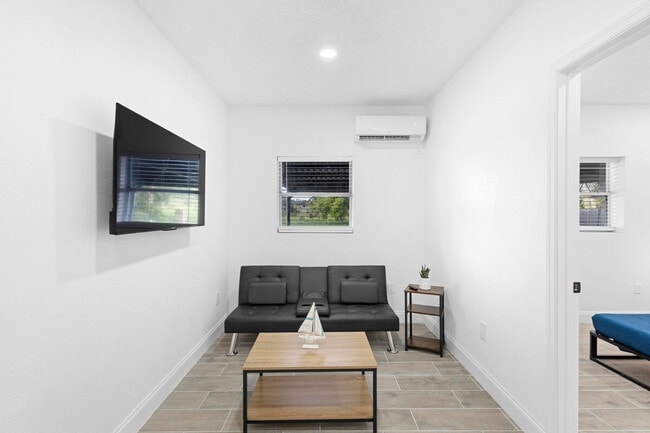 Photo - 1882 Lake St Unit ID1094219P