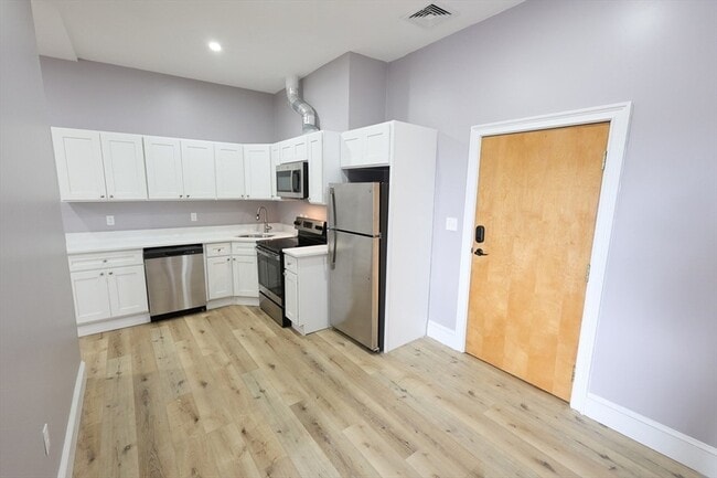 Building Photo - 66 Main St Unit 3A