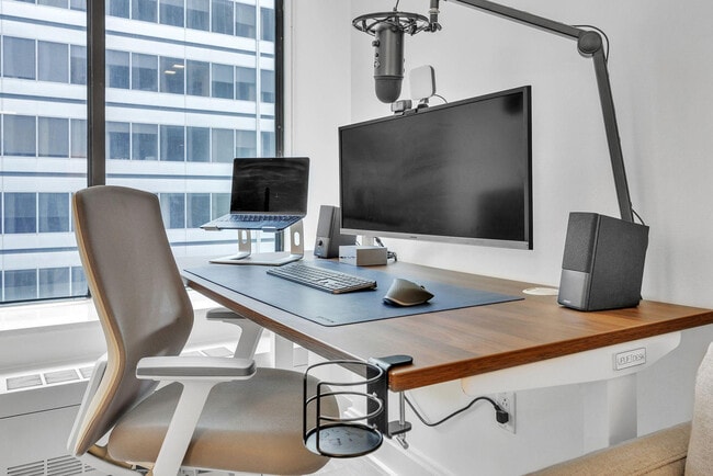 Photo - 10 Hanover Square Unit FL18-ID1017229P