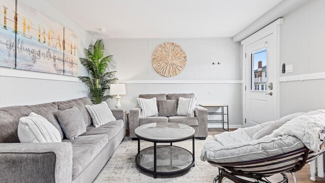 Building Photo - 228 N Dudley Ave Unit ID1309013P