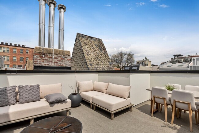 Photo - 2478 1/2 Ontario Rd NW Unit ID1011218P