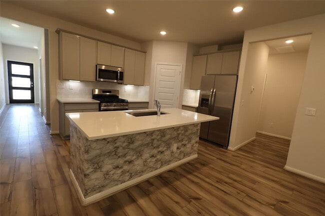 Photo - 67 Courageous Side Way