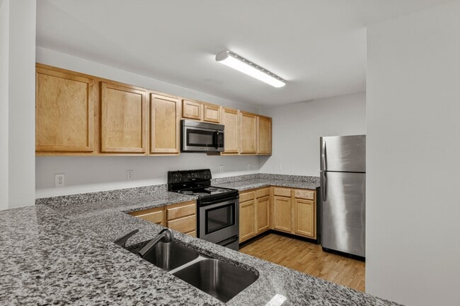 Kitchen Counters - Lakewood Park Apartments