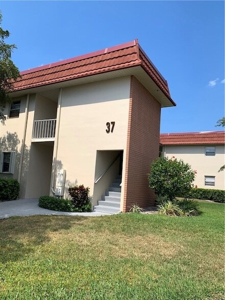 Building Photo - 37 Pine Arbor Ln Unit 105