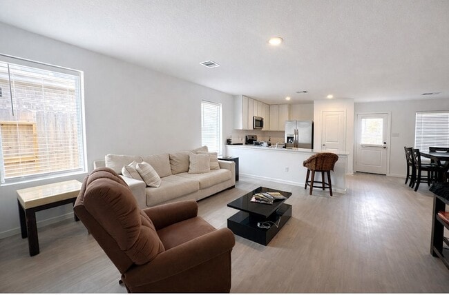 Photo - 21151 Vercelli St