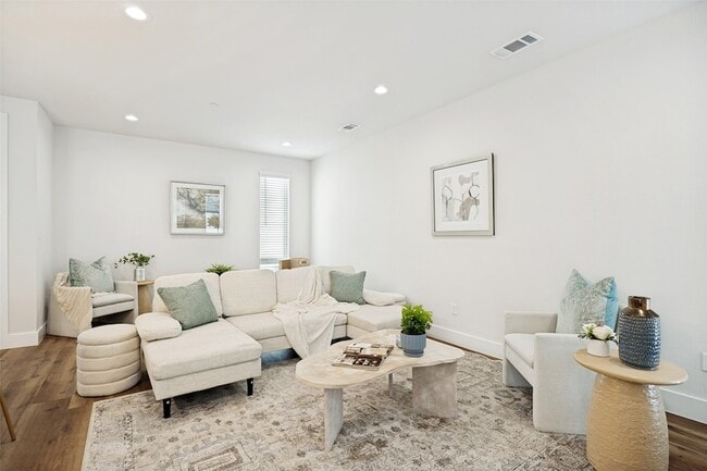 Photo - 5637 Live Oak St Unit 204