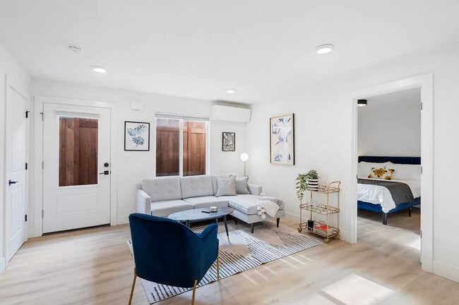 Building Photo - 5255 NE 15th Ave Unit SI ID1550284P