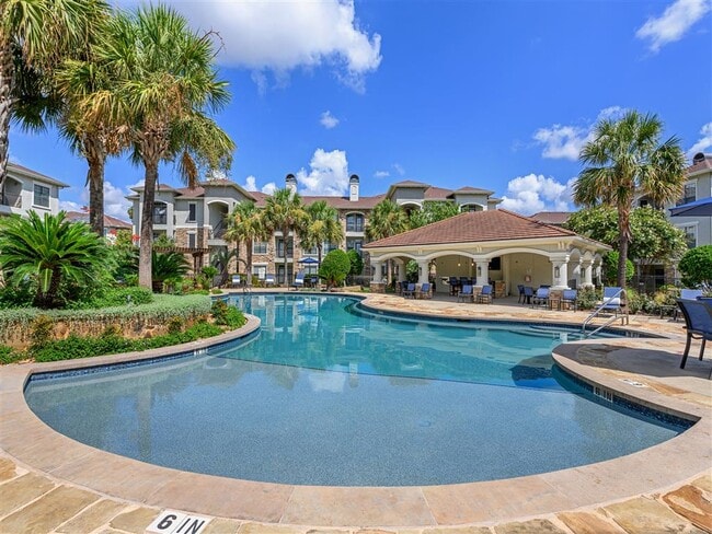 Photo - Marquis Lakeline Station