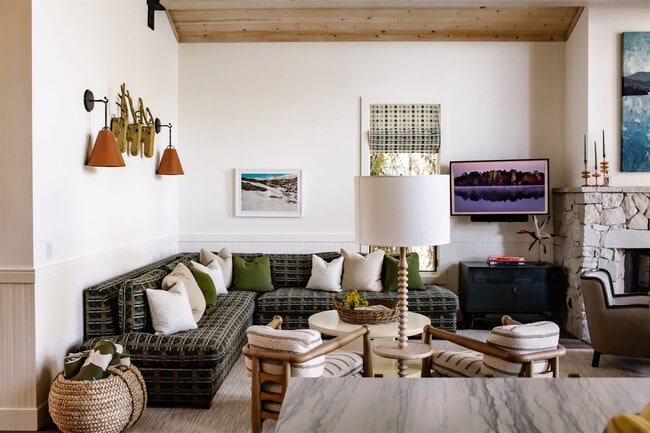 Building Photo - 14606 S Shore Dr Unit ID1035611P