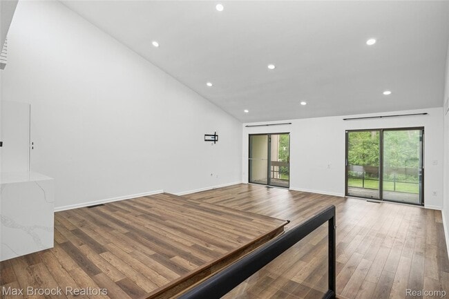 Photo - 7432 Azalea Ct Unit 5