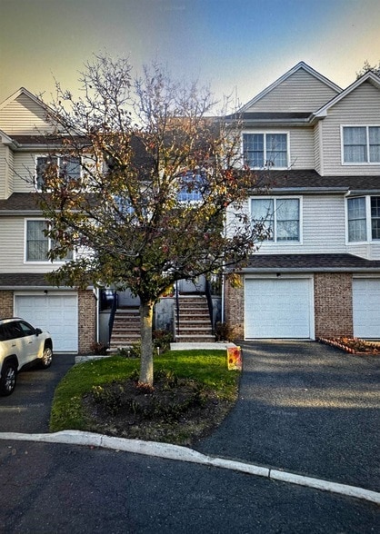 Building Photo - 302 Grand Ridge Dr