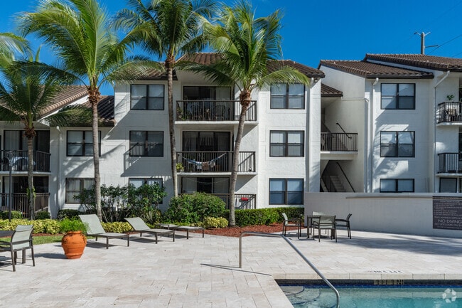 Building Photo - Gables Town Place