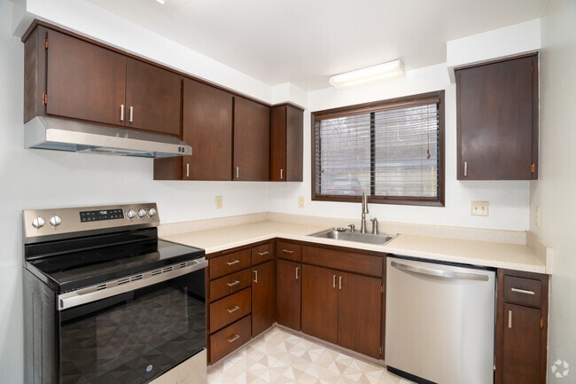 Photo - 316 - 324 E 18th Ave