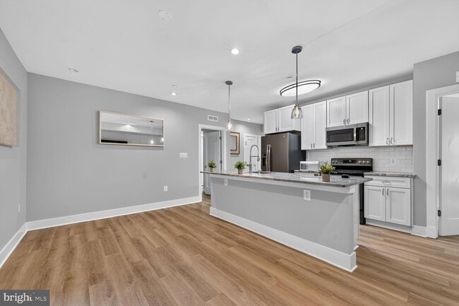 Photo - 1350 Nicholson St NW Unit B01