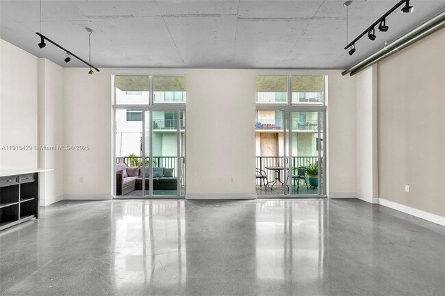 Photo - 2100 Van Buren St Unit 417