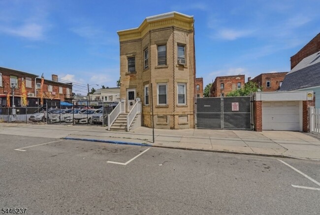 Photo - 489 E 22nd St Unit 1