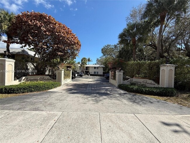 Building Photo - 8607 SW 68th Ct Unit 24