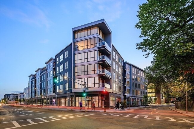 Building Photo - 3531 Washington St Unit 219