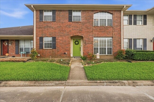 Building Photo - 1149 Green Meadow St