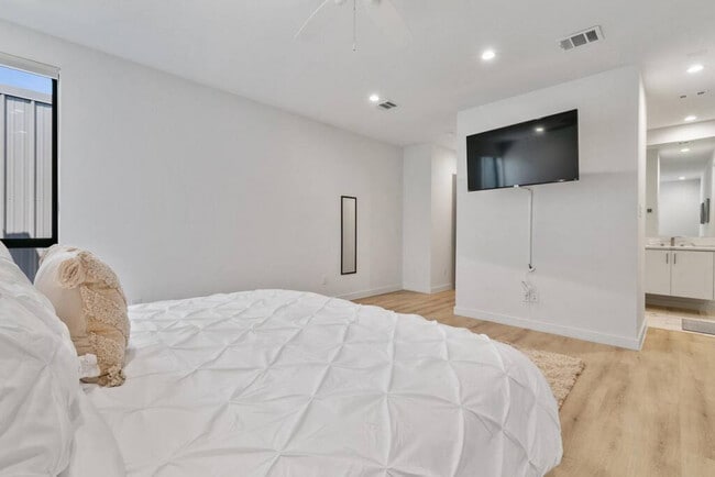 Photo - 4305 Roseland Ave Unit SI ID1583910P