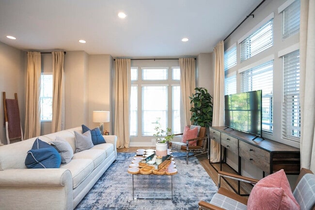 Building Photo - 709 26th Ave N Unit ID1312374P