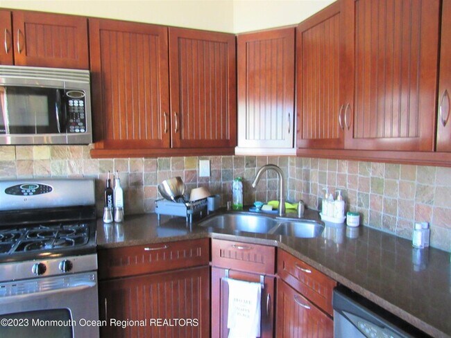 Photo - 26 Lincroft Ave