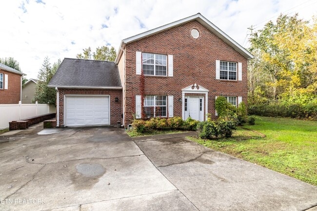 Photo - 203 Sweetgum Ln