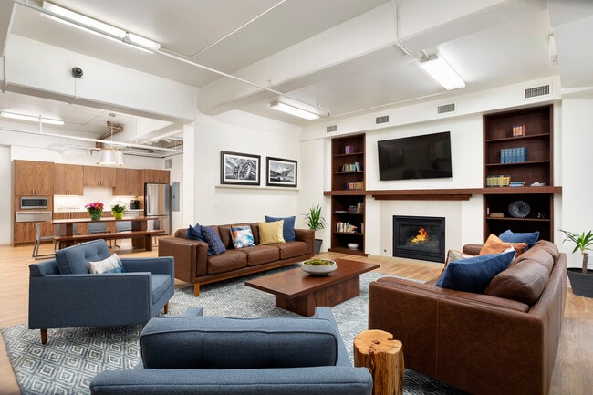 Community Room - Lounge for Entertaining - Mission Grand